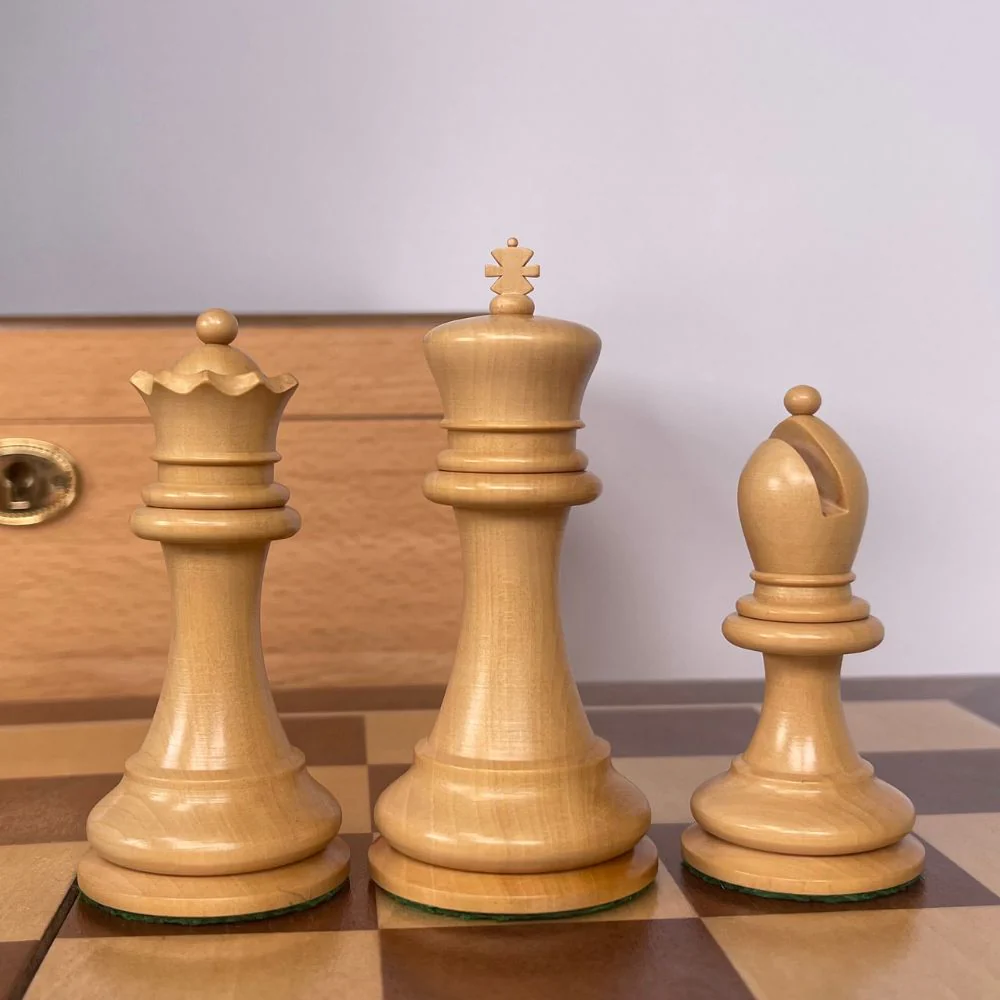 1890 Edition 3.5" Chess Pieces in Beech Box - Image 4